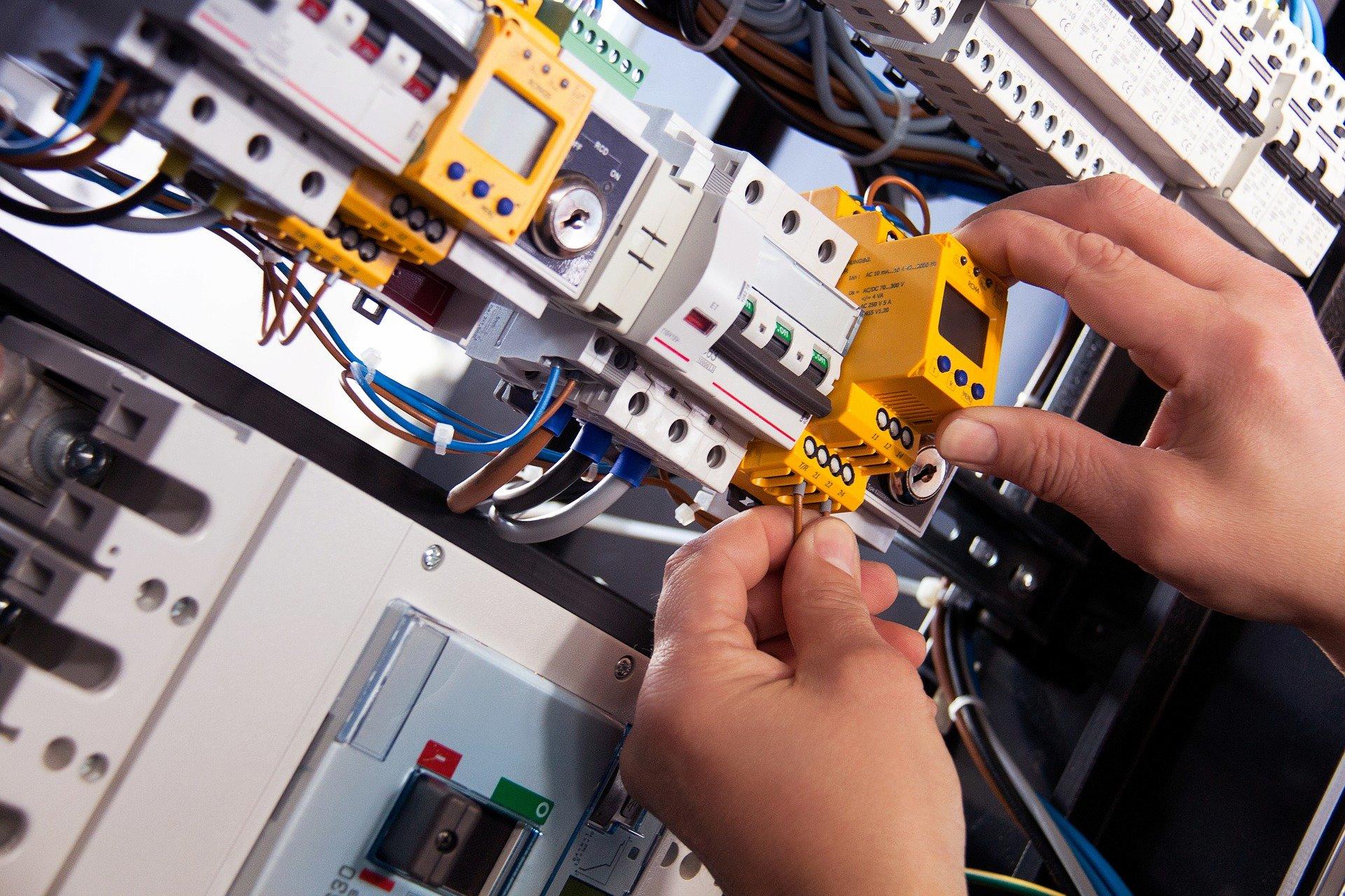 Things To Look Out For While Choosing An Electrician